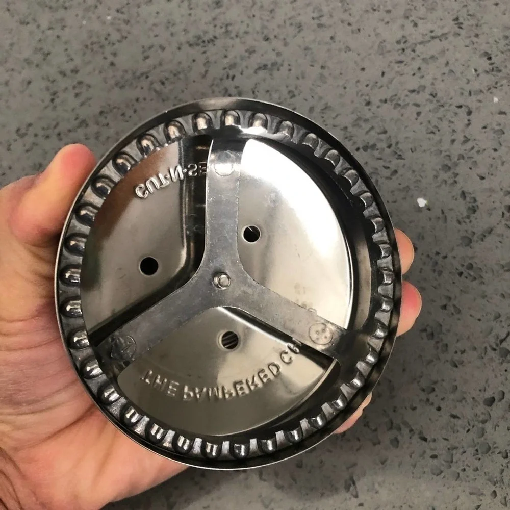 The Pampered Chef Cut-N-Seal Medium 3.5